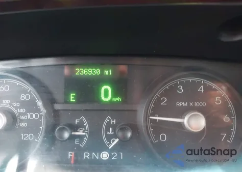 2007 Lincoln Town Car Signature z USA, uszkodzony, nr VIN 1LNHM81V17Y627653